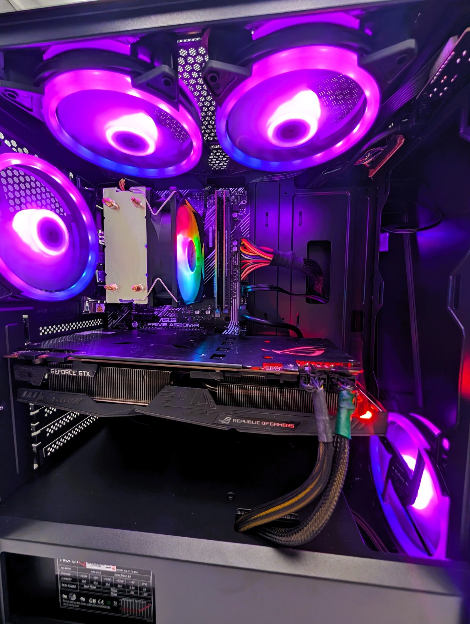 Ryzen 5 3400G / 16GB / 256GB + 750GB / GTX 1080 Ti 11GB (ODNOWIONY)