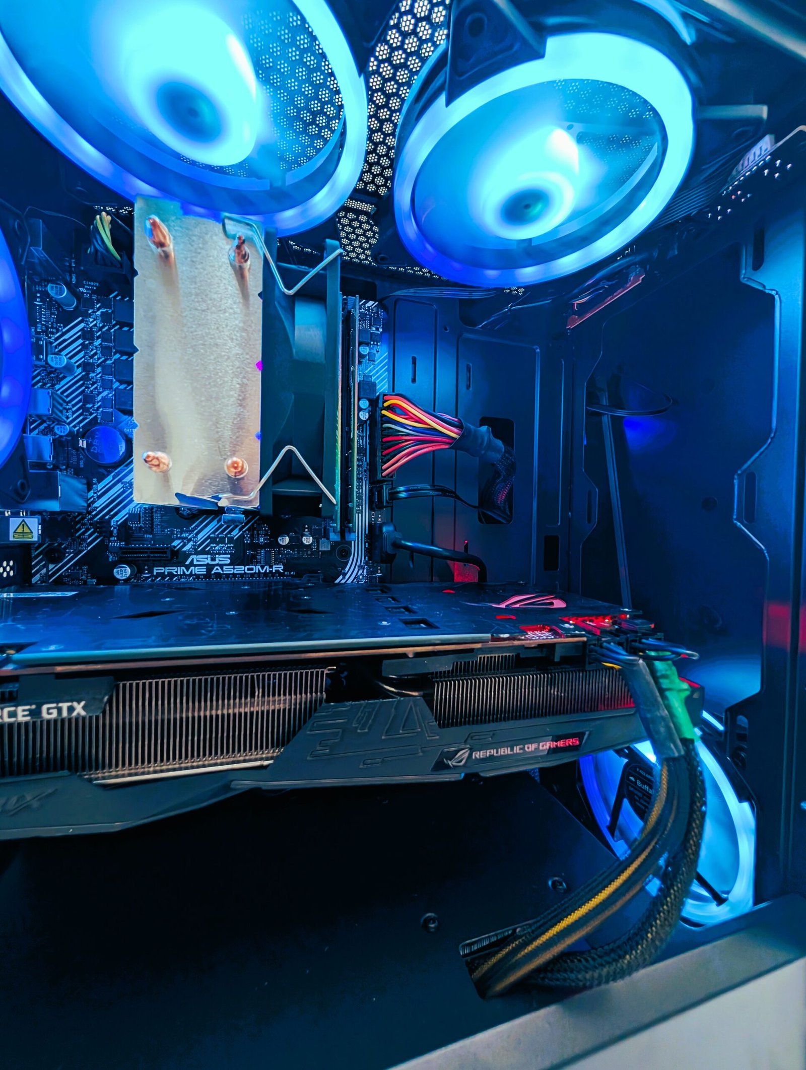 Ryzen 5 3400G / 16GB / 256GB + 750GB / GTX 1080 Ti 11GB (ODNOWIONY)