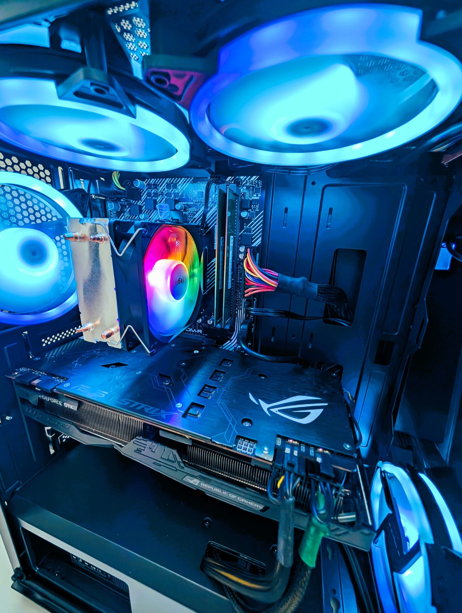 Ryzen 5 3400G / 16GB / 256GB + 750GB / GTX 1080 Ti 11GB (ODNOWIONY)